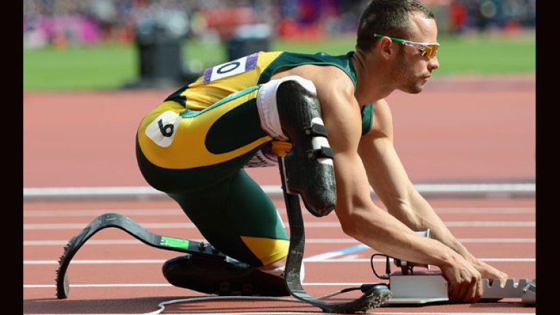 Ante la mirada y ovaciones del público sonrió. Clasificó con relativa comodidad en la prueba de los 400 metros de atletismo para las semifinales. Ya es una leyenda olímpica.
