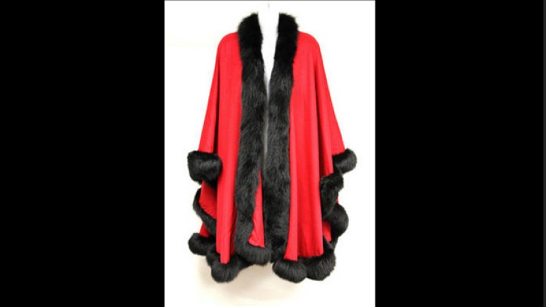 Capa de cachemira. Precio base $215.