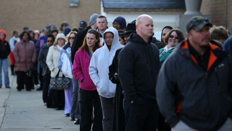 El Caroline High School, en Milford, Virginia, ha sido uno de las escuelas en las que más gente se ha acercado a votar.
