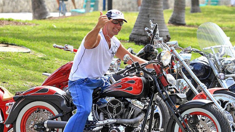 Desde pequeño le gustan mucho las motos, pero sólo hasta hace muy poco ha podido darse el lujo de comprarlas y disfrutarlas.