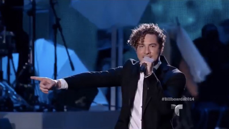 David Bisbal cantó "Diez mil maneras"