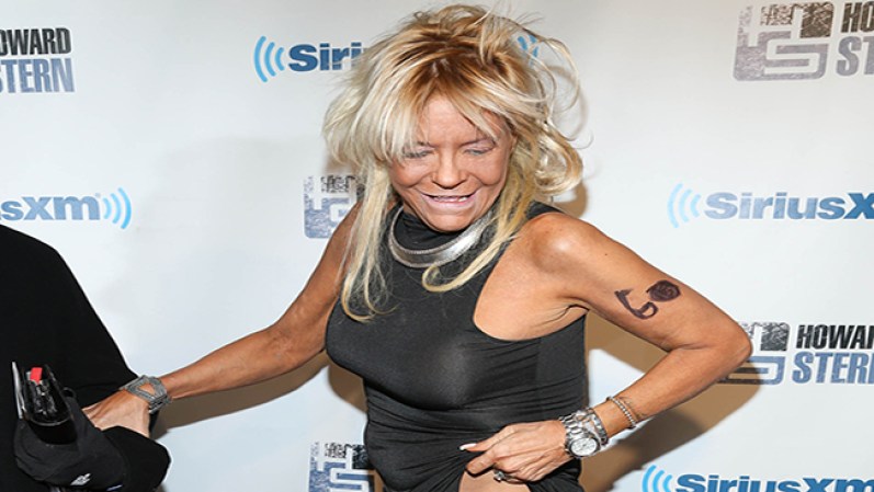 Patricia Krentcil no estaba necesariamente glamurosa en la fiesta de cumpleaños de <br />Howard Stern en Nueva York.