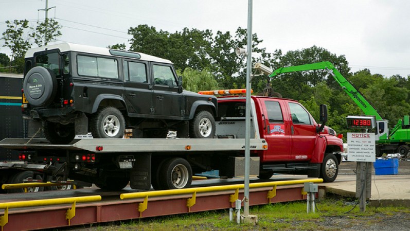 Los autos son pesados y llevados a 'cementerios de autos' secretos.