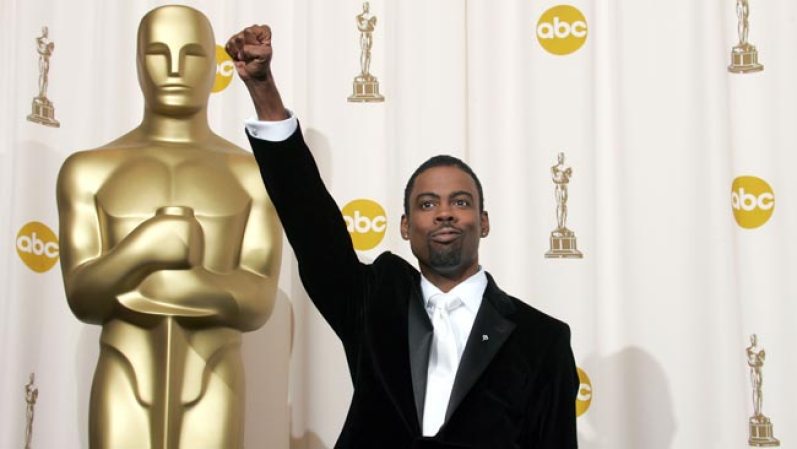 El comediante Chris Rock tuvo a cargo la animación de la 77ª entrega del Oscar, el 27 de febrero del 2005.