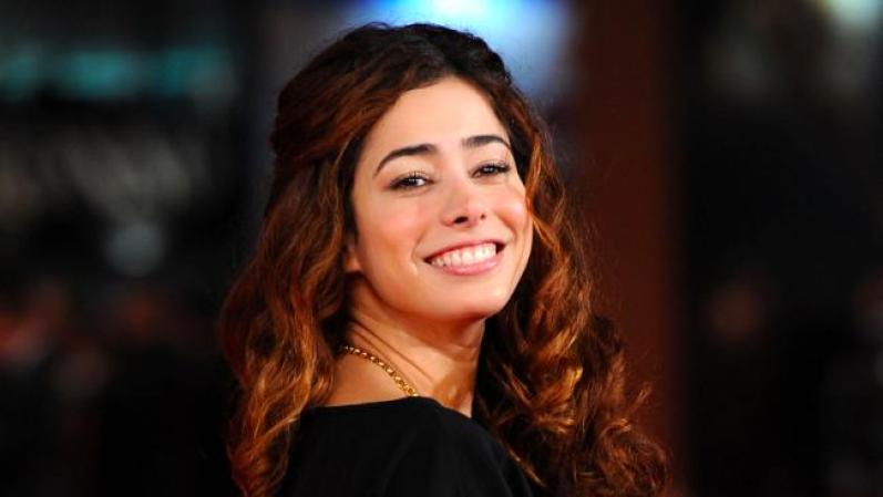 Según Aurora ella no sabía quien era Berlusconi cuando lo conoció en la tienda donde ella trabajaba como vendedora.