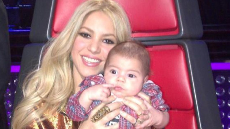 Shakira con Milan en el set de "The Voice", publicada el jueves 14 de abril del 2013.
