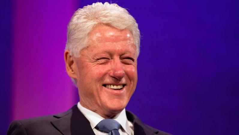Bill Clinton: Guapísimo, canoso, con una mirada aguda e inteligente, sin duda el ex Presidente de los Estados Unidos es capaz de arrancar suspiros en el público femenino. Fecha de nacimiento: 19 de agosto de 1946.