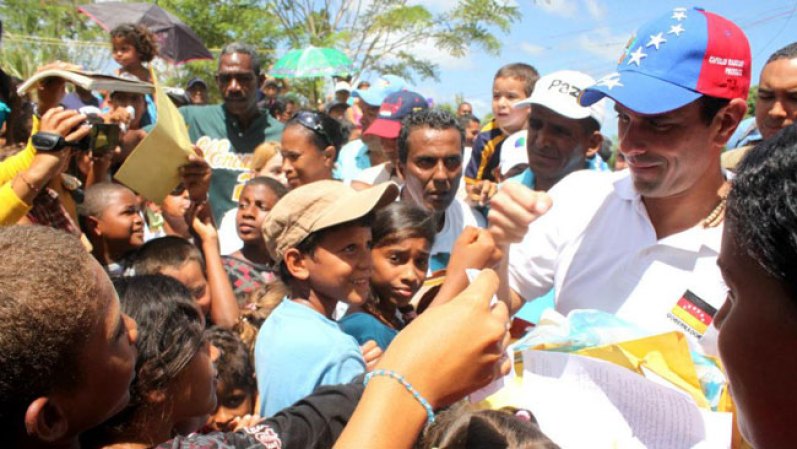 Capriles Radonski desciende de los Capriles, con intereses empresariales en el área de medios (Cadena Capriles) y de los Radonski en el área de entretenimiento (Cadena Cinex) con presencia en toda Venezuela. Ambas familias están asociadas y cuentan con distintas empresas en comunicación, industria y servicios e inmobiliarios.