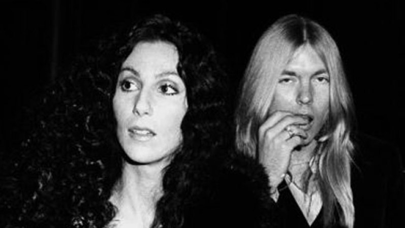 Cher y Gregg Allman. La cantante pidió el divorcio a los 10 días de casados en 1975, pero en papeles el matrimonio duró hasta 1979.