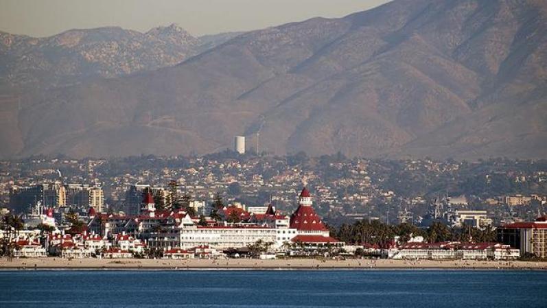 8. Coronado, CA<br />Población total: 24,512<br />Población soltera: 33.9%<br />Ingreso medio familiar: $119,205