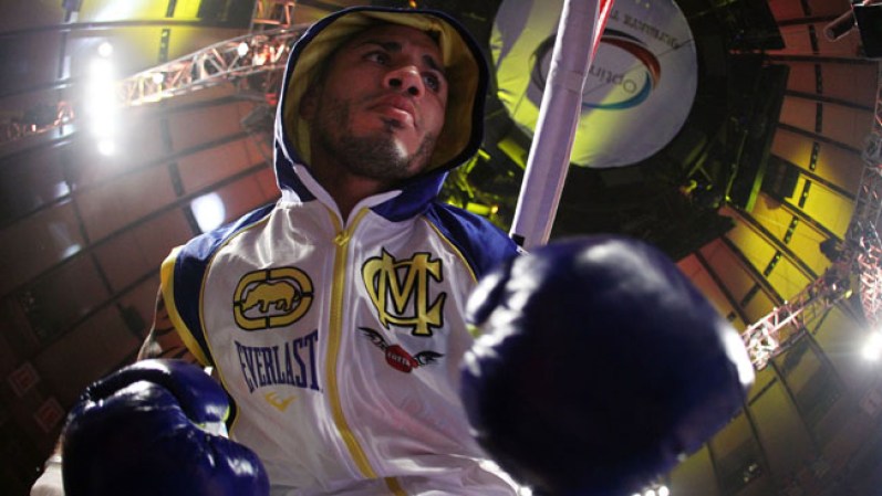 3 DE DICIEMBRE, 2011: El puertorriqueño Miguel Cotto entra al ring para pelear contra el mexicano Antonio Margarito. En el combate, celebrado el sábado en el Madison Square Garden, en Nueva York, Cotto salió victorioso y retuvo su título súper welter de la Asociación Mundial de Boxeo.