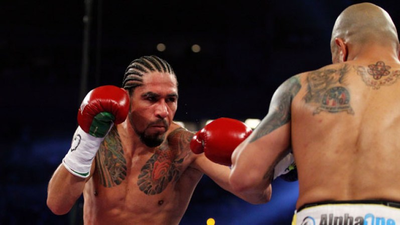 Antonio Margarito acerta un golpe contra Miguel Cotto durante el primer asalto.