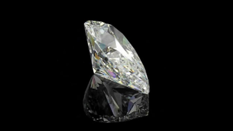 También se observaba cómo los diamantes libres de inclusiones eran mucho más difíciles de encontrar; más tarde se reparaba en que los diamantes incoloros o “blancos” eran muchísimo más escasos que los diamantes que mostraban una tonalidad amarilla.