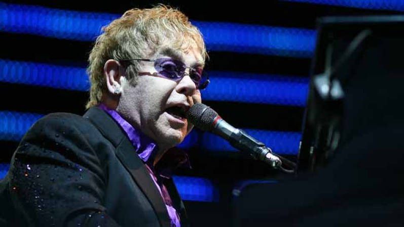 El cantante y compositor inglés Elton John ocupa el segundo lugar en esta lista de popularidad de los gays y lesbianas más buscados Google.