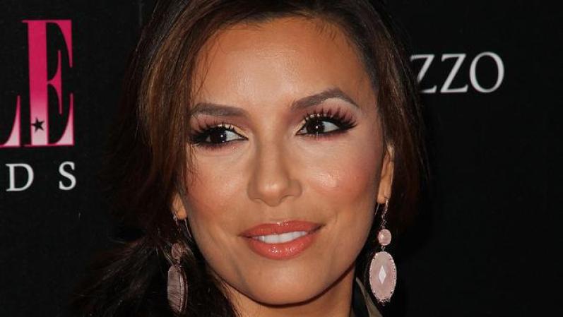 #7-Un total de 2,509,681 de personas siguen a Eva Longoria en la red social Twitter.