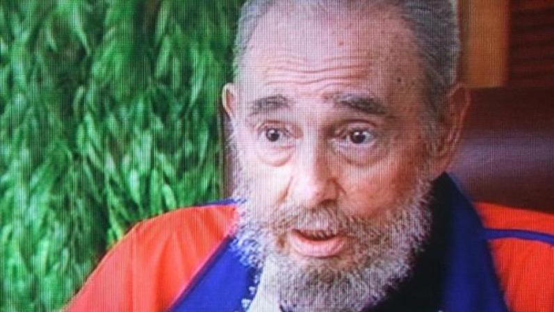 Castro, de 85 años, habló con un panel de funcionarios culturales y literarios en la presentación de los libros.