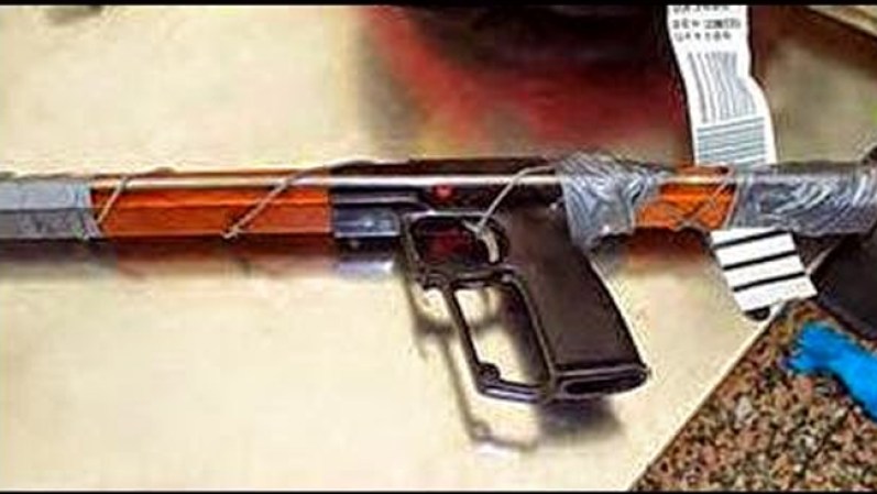 Este rifle casero fue incautado en el aeropuerto de Denver.
