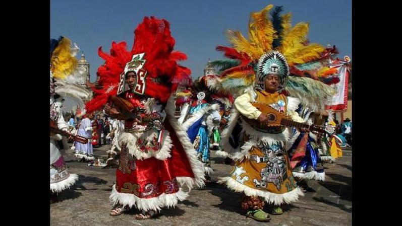 Los danzantes celebran a la Guadalupana.