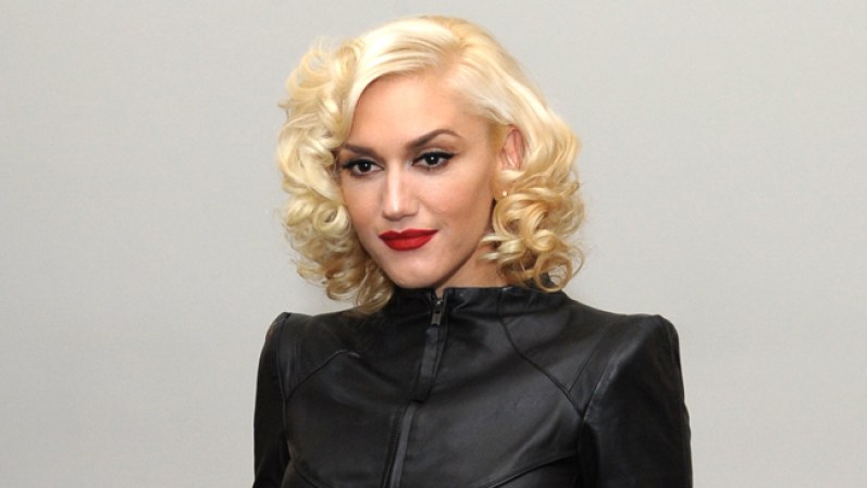 Gwen Stefani: La cantante sabe cómo rememorar el estilo de la estrella de Hollywood lleno de glamour con sus risos rubios, labios rojos y ojos bien demarcados.
