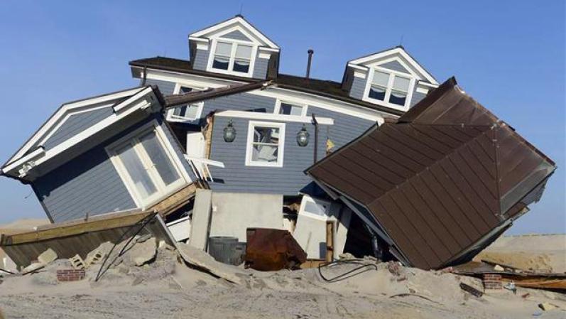 Seis meses después de que el huracán Sandy arrasara las zonas costeras de Nueva York, no ha cerrado aún las heridas físicas y emocionales, con una reconstrucción sin concluir y muchas familias que sobreviven en condiciones muy difíciles.
