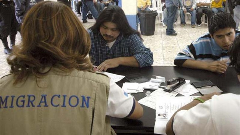 El Gobierno federal y la Unión Americana de Libertades Civiles (ACLU) interpusieron una demanda en 2011 contra el estado por considerar que la SB20 "es inconstitucional, discriminatoria e incita al perfil racial.
