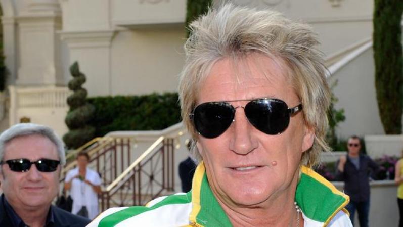 El rockero británico Rod Stewart tiene su isla privada en Inglaterra.