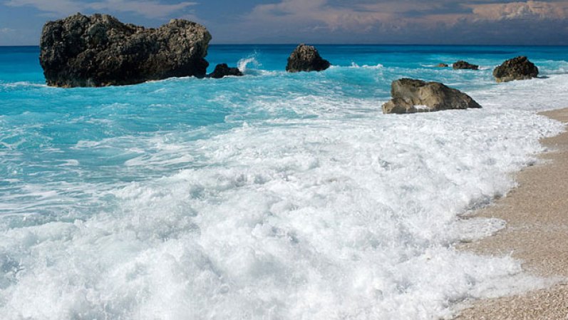 Esta belleza de increíbles aguas cristalinas está situada en las islas griegas y es una de las más solicitadas para irse de vacaciones.