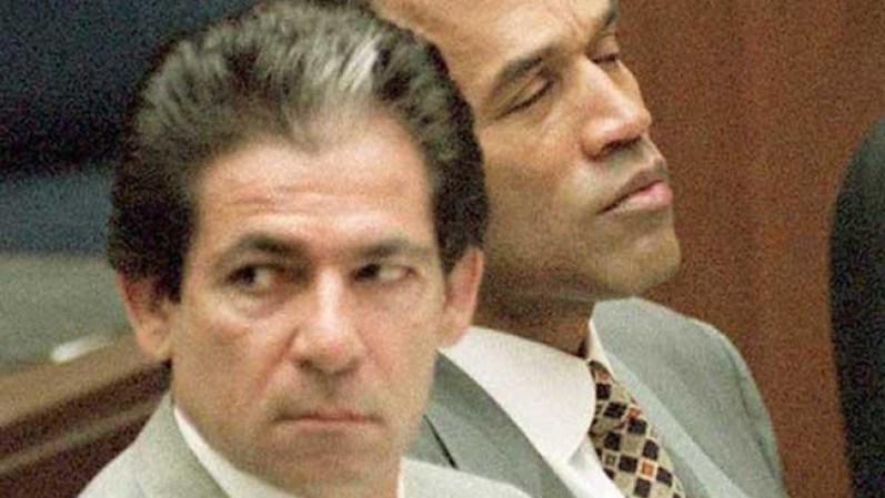 Por ejemplo, es famosa por ser una de las hijas del conocido abogado Robert Kardashian, ya difunto, que defendió a O.J. Simpson cuando le acusaron de doble asesinato.