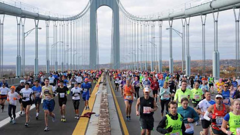 En una fría manaña en la ciudad de Nueva York se celebró el popular maratón, cuya edición ha sido una de las más seguras de la historia.