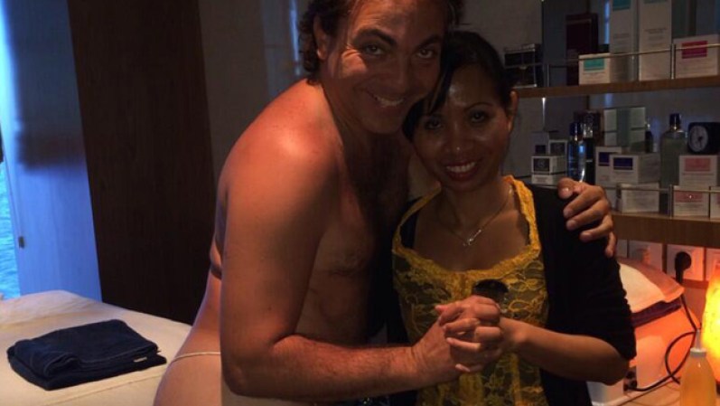 ENERO 2014 - Cristian Castro seguro jamás pensó que compartir una singular foto, provocaría una explosión de ingenio y buen humor, tanto de críticos como de admiradores. Aquí las cómicas imágenes inspiradas en "el gallito feliz'.