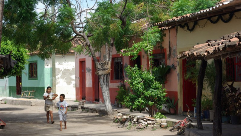 La Isla de Mexcaltitán se localiza en el oeste de México y, aunque numerosos historiadores ubican ahí el punto de partida de los aztecas, la mayoría de sus visitantes prefieren admirarla como una especie de Venecia mexicana.