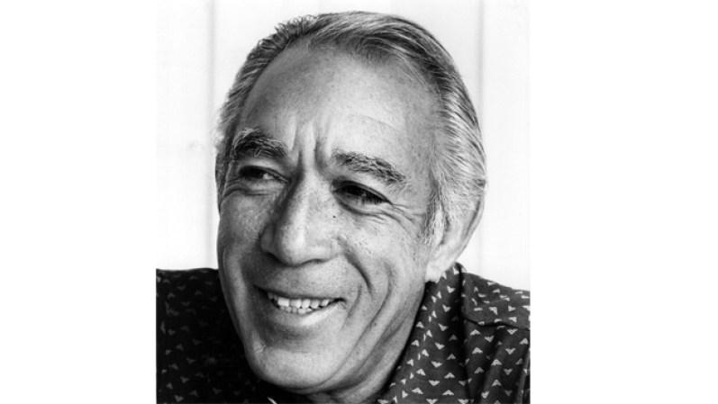 El actor Anthony Quinn se presentó en más de 100 películas. Quinn nació el 21 de abril de 1915 en Chihuahua, México. Quinn recibió multiples galardones, entre ellos dos Óscar. Quinn murió en el 2001 a los 86 años.