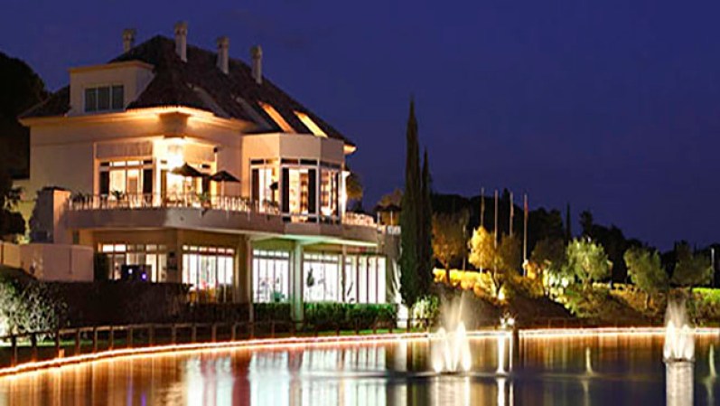 Restaurante El Lago es un restaurante innovador, con una cocina atrevida y un servicio muy personalizado. Cocina Internacional – Mexicana.<br />Lago Mayor, 2a. Secc. Bosque de Chapultepec. Promedio $40 por persona.