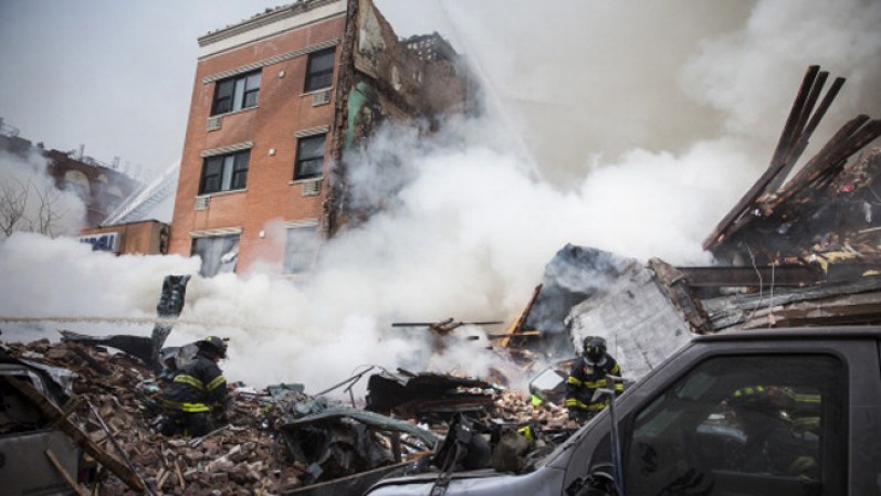 12 de marzo de 2014 - El colapso de un edificio tras una fuerte explosión en Manhattan cobra vidas.
