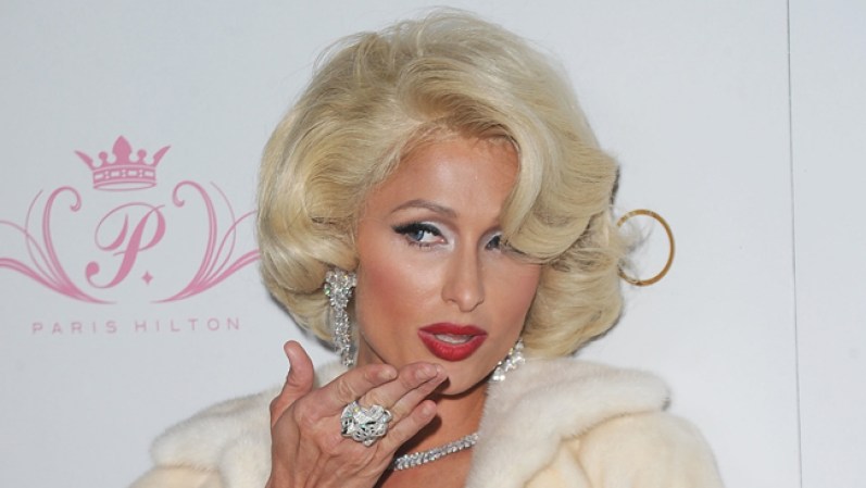 Paris Hilton: La socialité recordó el estilo de Marilyn Monroe durante la presentación de su perfume "Tease", en 2010.