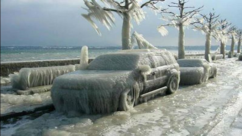 El hielo consumió estos autos.