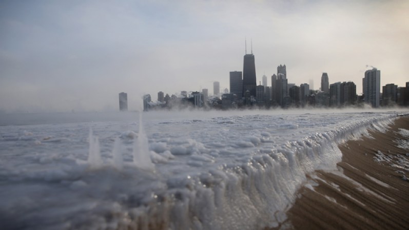 Lago Michigan congelado en Chicago,