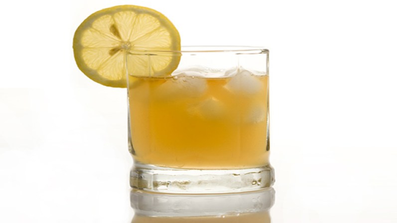 l limón hace maravillas y la Ginger Ale también. En las rocas pueden devolverte a la vida.