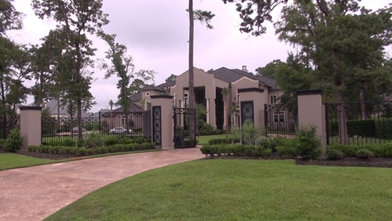 La ex reina de belleza vive en esta mansión ubicada en The Woodlands, al norte de Houston.