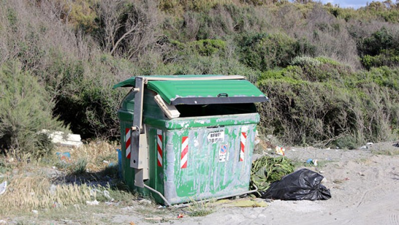 SEPTIEMBRE, 2013: Hallan a un niño herido dentro de un zafacón de una playa (imagen de archivo). <br /><br /> Hallan a niño en zafacón de una playa<br />
