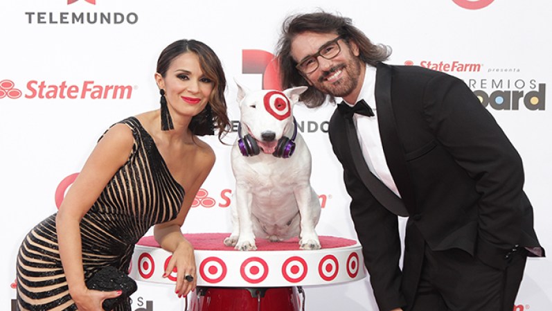 Está casada con el actor y director colombiano Miguel Varoni, desde julio de 1999.