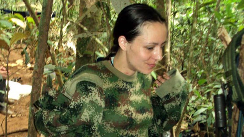 A lo largo de sus diez años en la guerrilla ha vivido combates y bombardeos en los que ha estado cerca de la muerte. Por pocos metros se salvó del bombardeo que el 23 de septiembre de 2010 acabó con "Mono Jojoy".