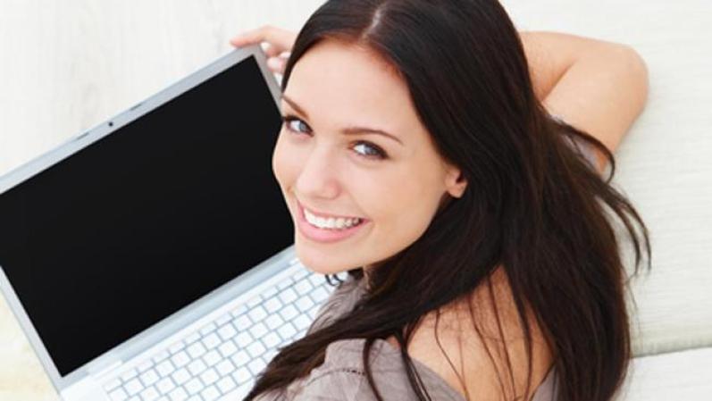 El texto también explica cómo sacarle el máximo provecho a las redes sociales y como establecer una presencia en internet que garantice los resultados deseados.