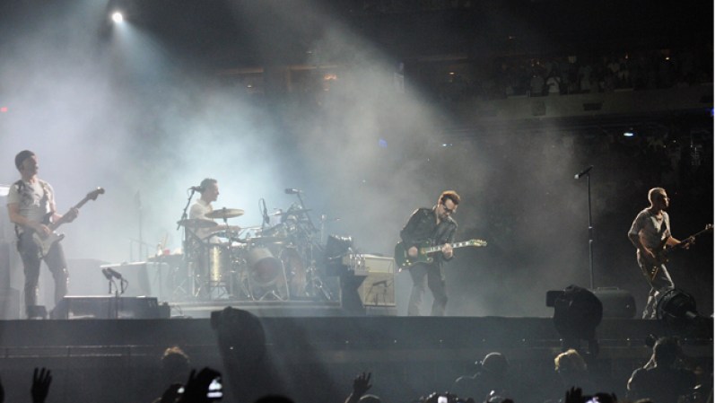 U2. Ingresos: $195 millones. En su más reciente gira, titulada “360” y que duró dos años, los rockeros vendieron más de $700 millones en boletos, un récord que será documentado en un libro que se publicará en 2012.