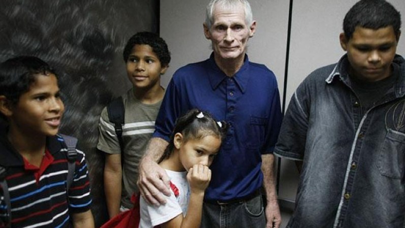 Esteban Ricardo necesitó ir a un hogar de para desamparados con sus hijos, al quedarse sin casa en Miam.