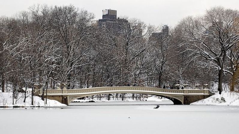 New York: La Gran Manzana es un destino ideal para los románticos. Caminar por el Central Park nevado o recorrer la Quinta Avenida, son paseos imperdibles Pueden detenerse en Tiffany ¡tal vez tu chico te obsequia un lindo anillo!