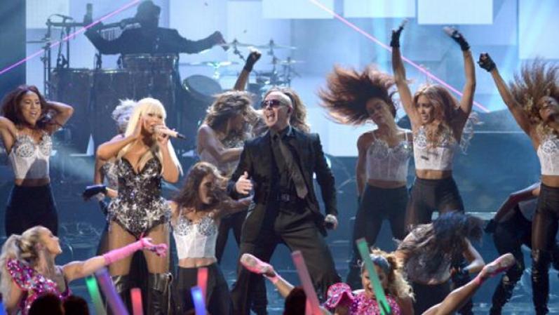 Seguramente cantarán a dúo el hit súper pegadizo, "Feel the moment" que bate récords en todo el mundo.
