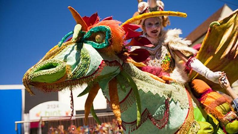 En San Francisco realizan un desfile de Pascuas muy original y colorido.