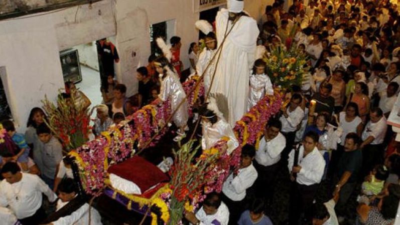 Procesión en Semana Santa en Taxco, México.
