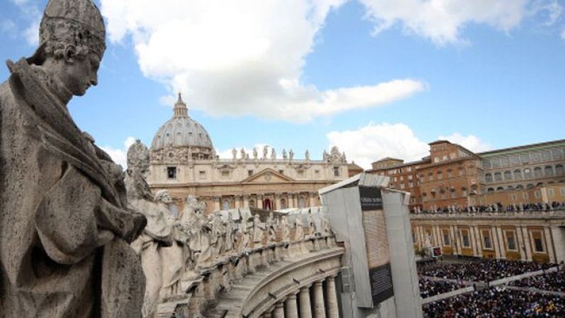 Masiva misa de Pascuas en el Vaticano.
